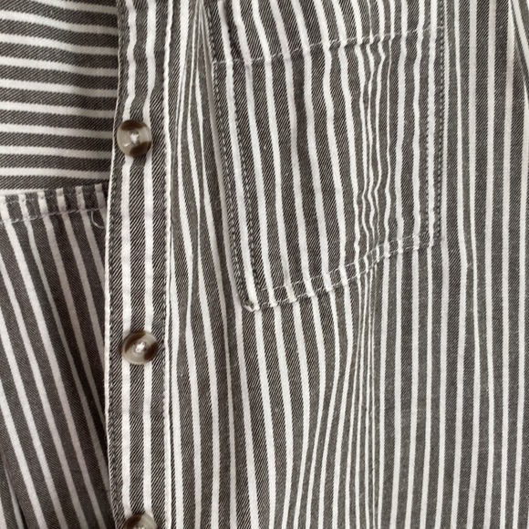 Girl Krazy Classic Gray & White Striped Button Down Boyfriend Fit Size Small - Picture 7 of 8